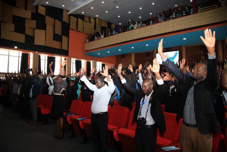 AUDIENCE OF THE ORIENTATION TAKE UP AN EXERCISE TO REDUCE BOREDOM