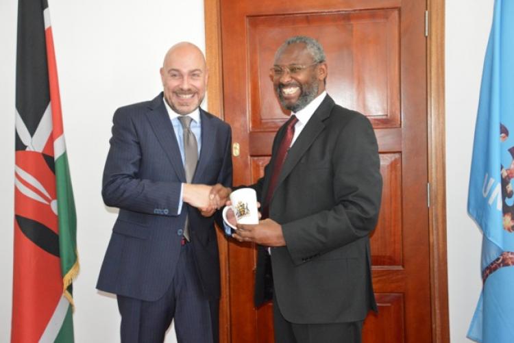 The VC gifting the Ambasandour of Turkey to Kenya