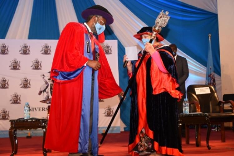 The Chancellor, Dr. Vijoo Rattansi, passing down the University of Nairobi Mace to Prof.Kiama